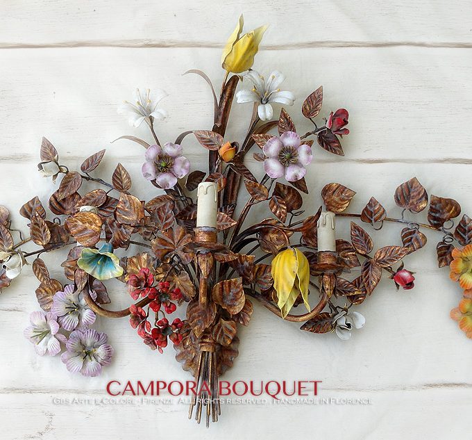 Campora Bouquet di GBS, Applique in ferro battuto, oro foglia, oro patinato e smalto invecchiato. Versione a tre luci.