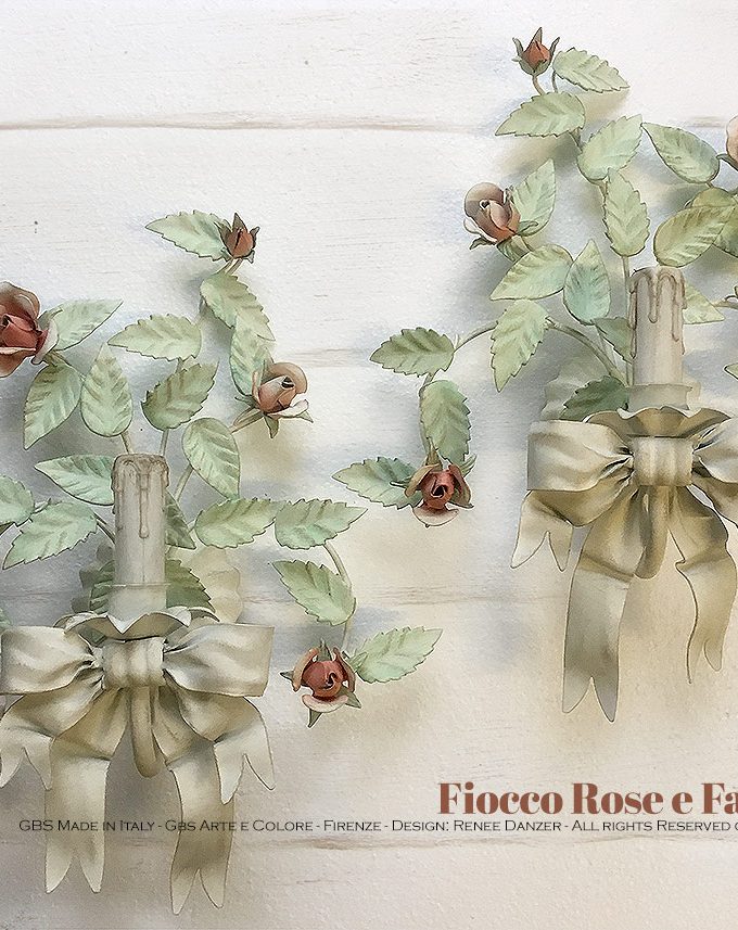 Applique Fiocco Rose & Farfalla, a 1 Luce. Ferro battuto e decorato a mano.
