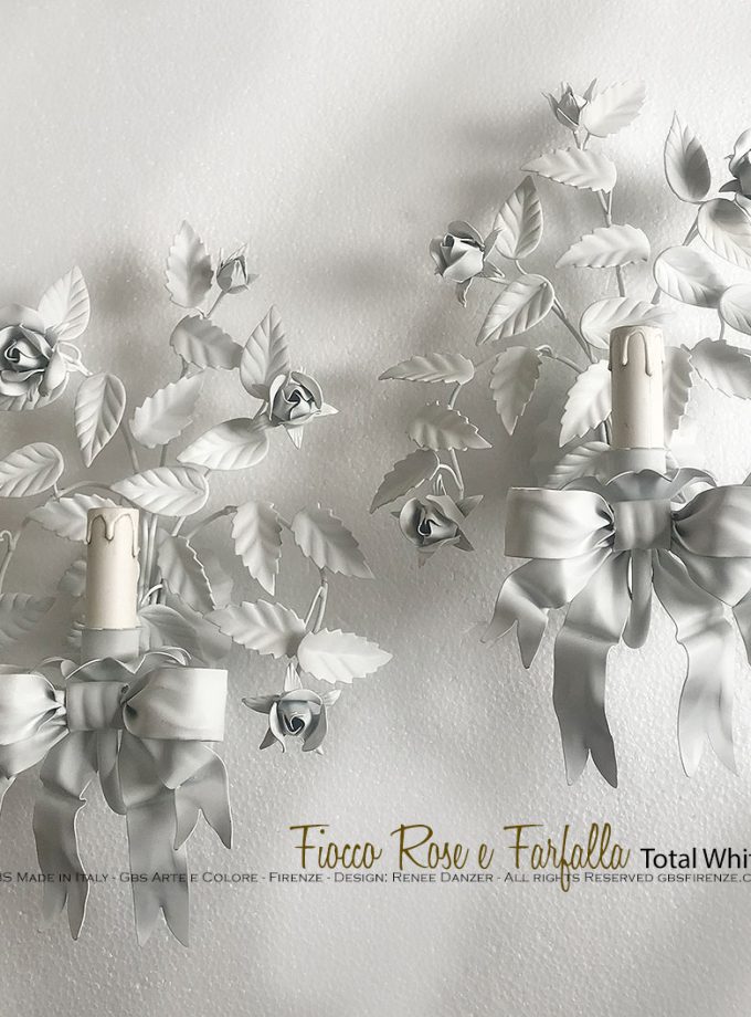 Total White. Applique Fiocco Rose & Farfalla. A 1 Luce. Colore bianco